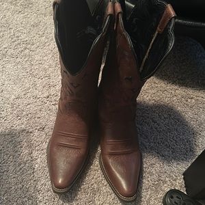 Brown cowgirl boots 9.5B